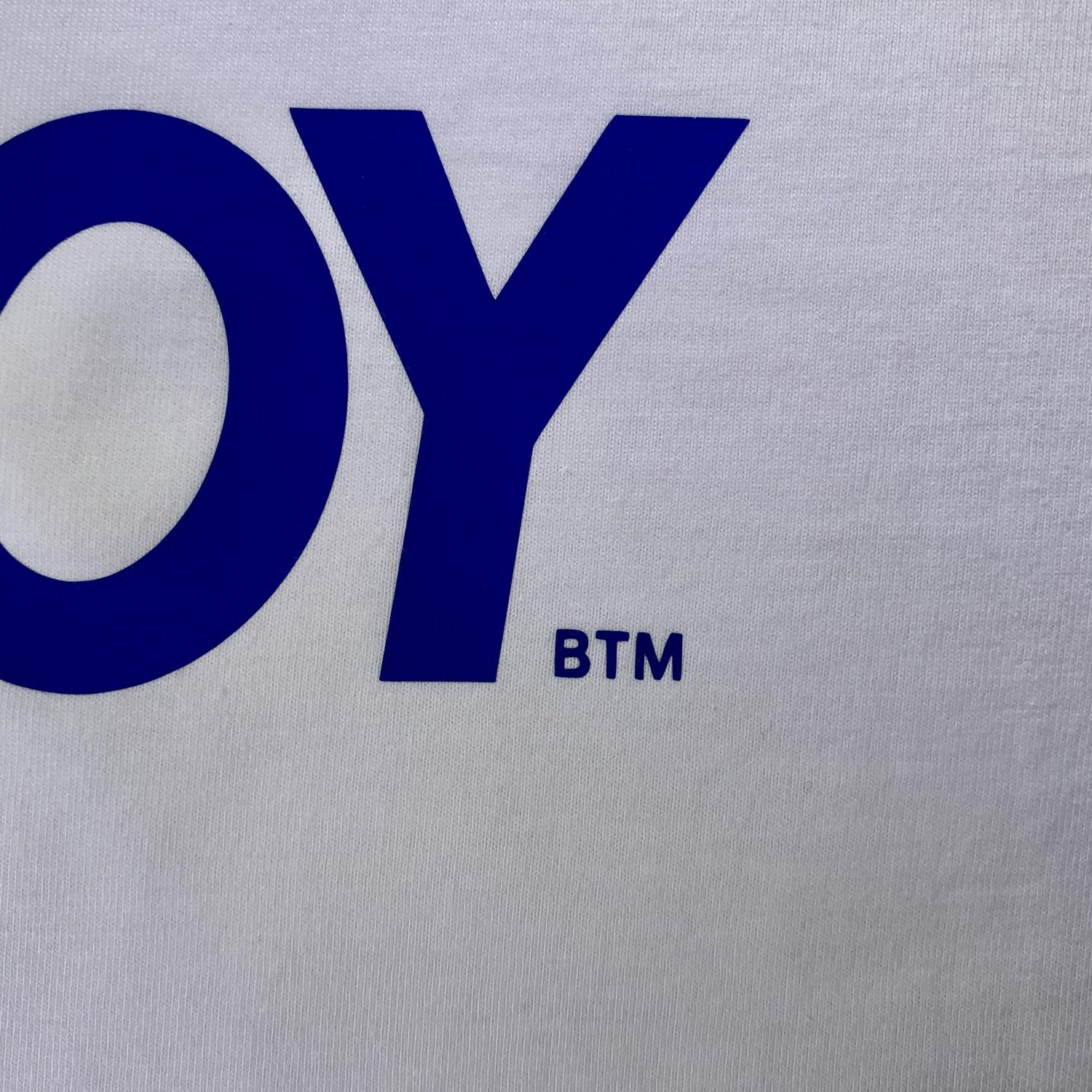 "GAYBOY" Balts T-krekls | Rojs Rodžers - Image Art Agency